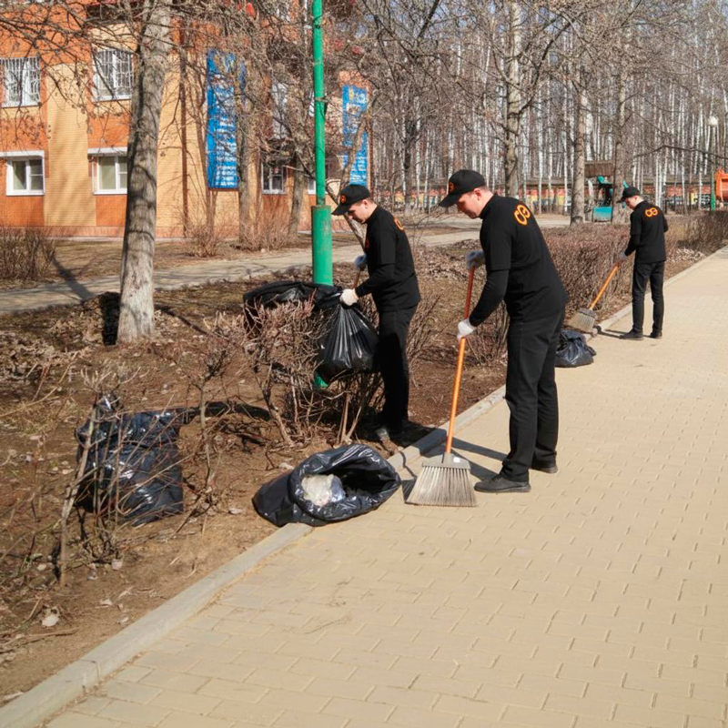 Уборка листьев в Бакале